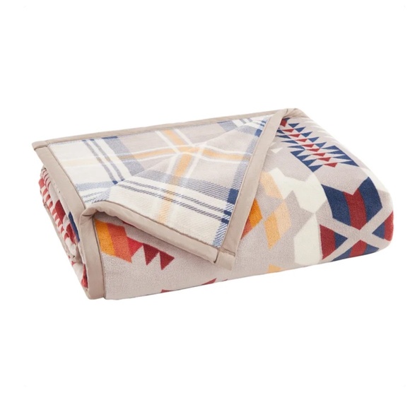 Pendleton Legend Lake Gray Plaid Reversible Plush Fleece Throw Blanket - Picture 4 of 6